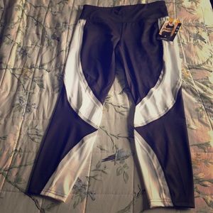 WORKPUT LEGGINGS WITH POCKETS BRAND NEW